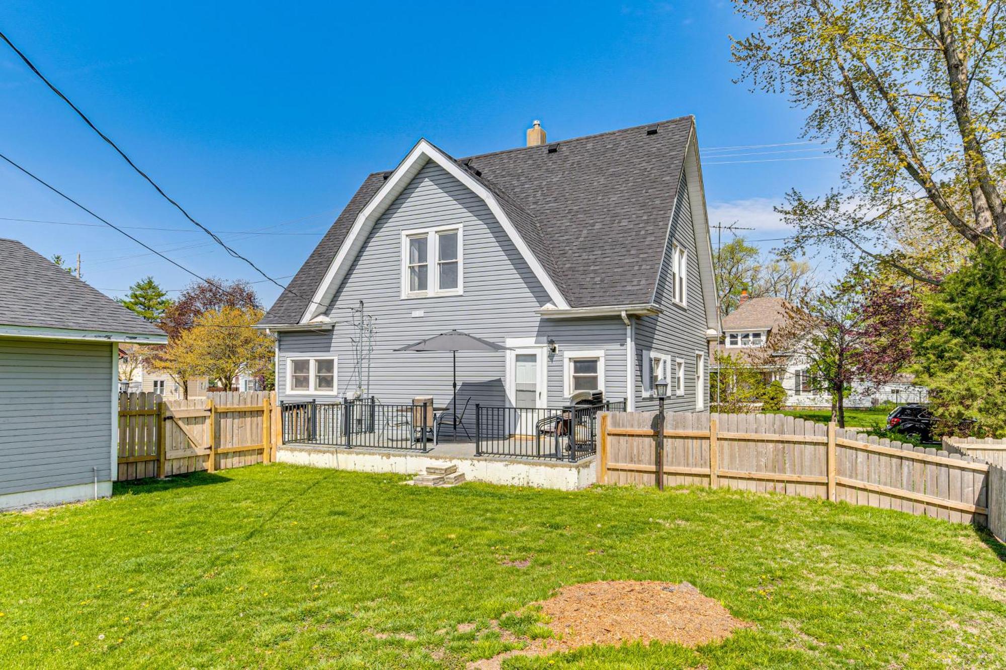 The Junction Victorian Home In Quaint Fortville! Bagian luar foto