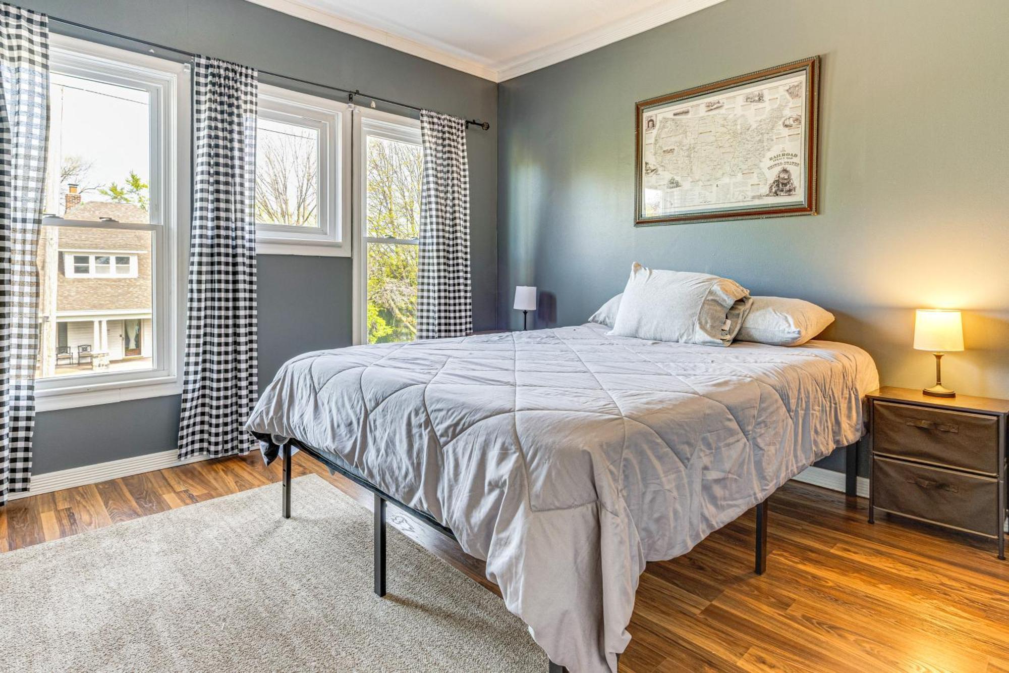The Junction Victorian Home In Quaint Fortville! Bagian luar foto