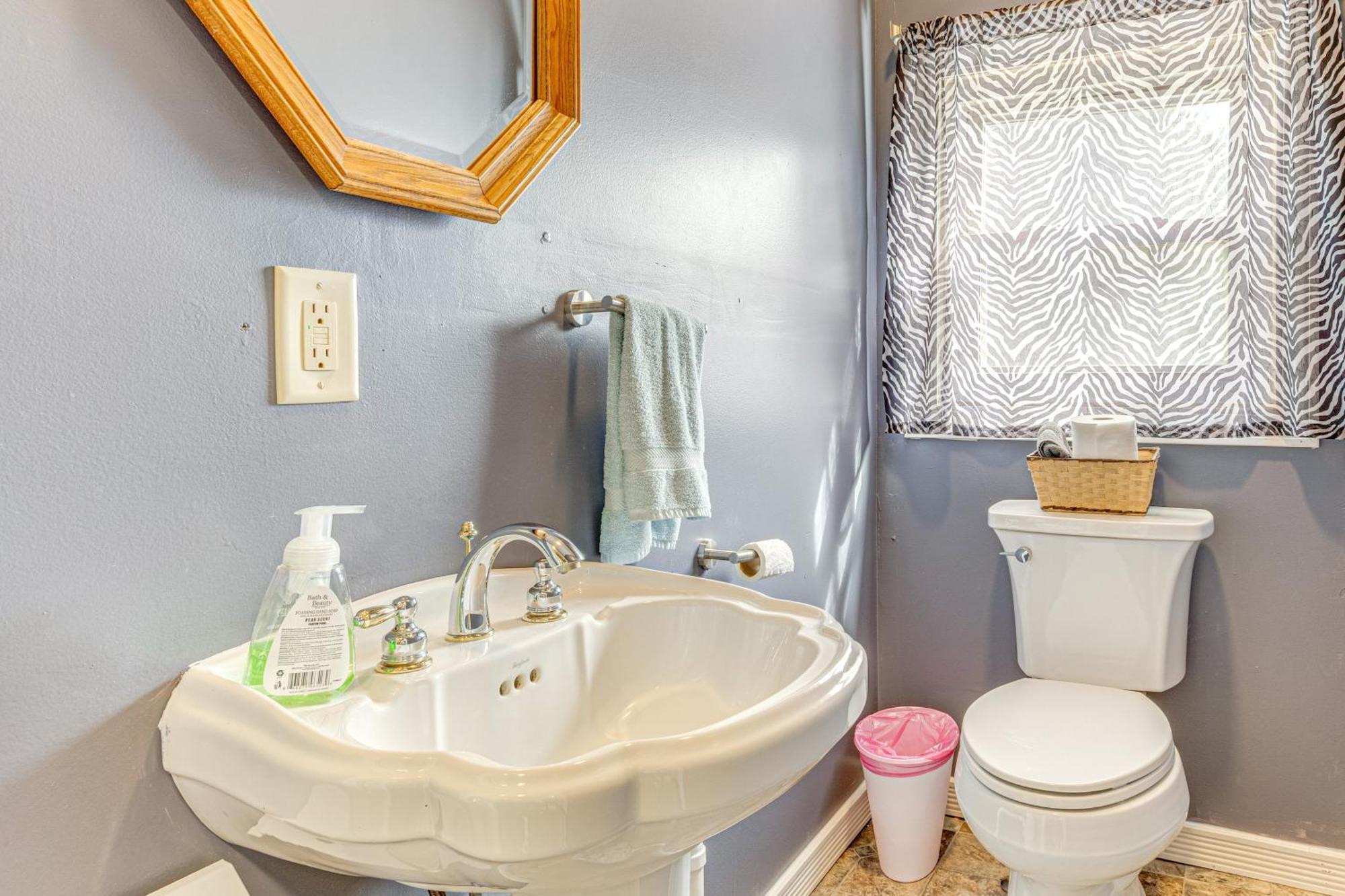 The Junction Victorian Home In Quaint Fortville! Bagian luar foto